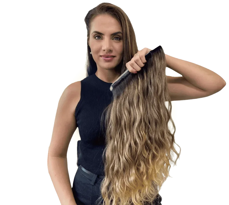 Ariele Marques, especialista em mega hair adesivado.